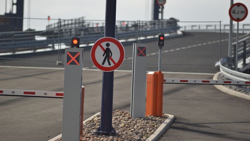 1596099779713478.jpg part-00594-3633.jpg